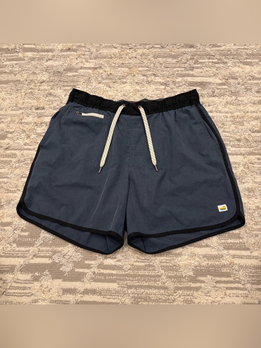 Vuori Banks Shorts 5” Men's Medium Performance Stretch Comfort Athletic Run